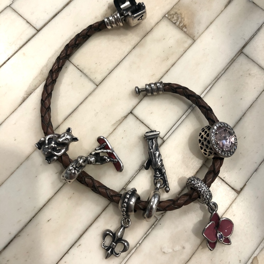 Pandora bracelet with 6 charms